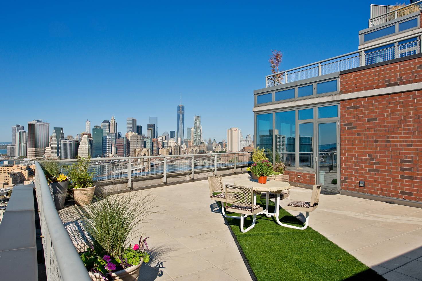 AWE INSPIRING VIEWS! THIS URBAN OASIS HAS IT ALL! MINT 3 BED, 2.5 BATH WITH WRAP TERRACE AND POSTCARD VIEWS!