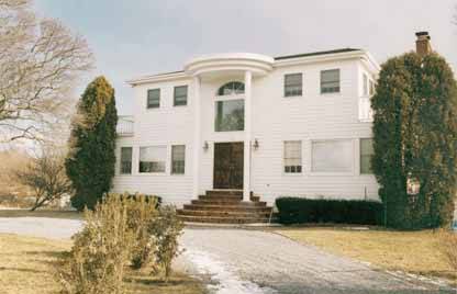 CLOSE TO TOWN AND BEACHES Montauk