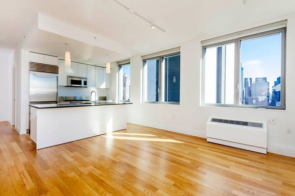 PENTHOUSE AT INSTRATA MERCEDES HOUSE- DIRECT HUDSON RIVER VIEWS