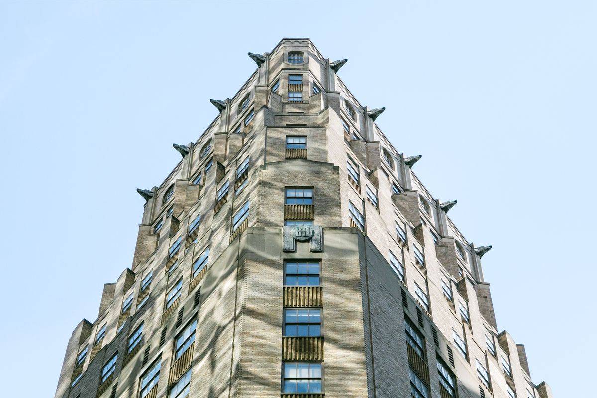 Spacious Renovated Homes on Wall Street: Financial District!