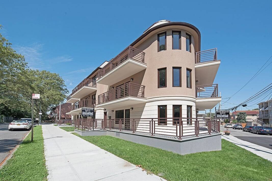You'll love this charming 2 Bedroom and 2 Bathroom Condo offering unparalleled craftsmanship and exceptional amenities !