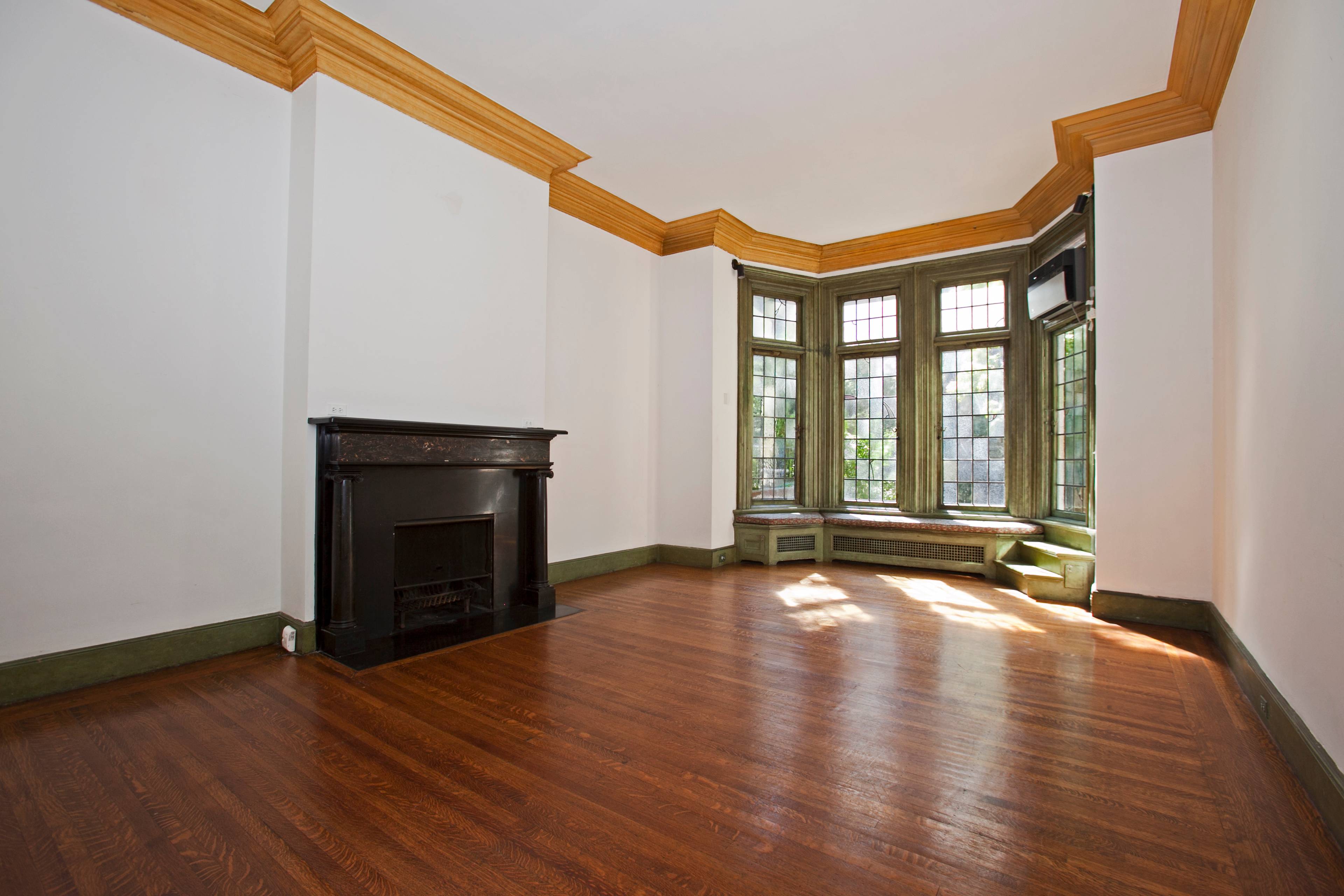 UPPER EAST SIDE TOWNHOUSE RENTALS - FOUR STORY EXQUISITE 5 BEDROOM / 3.5 BATHROOM  WITH PRIVATE GARDEN - CHARMING WITH BEAUTIFUL ORIGINAL DETAIL