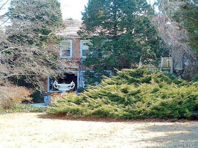 Great Southampton Village location minutes to ocean beaches, stores and restaurants.