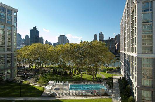 NO FEE 2-Bedroom in luxury waterfront building