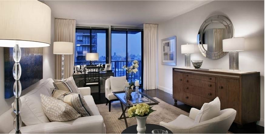 Upper East Side luxury high rise, two bed, southern exposure, with roofdeck and state of the art fitness center! 