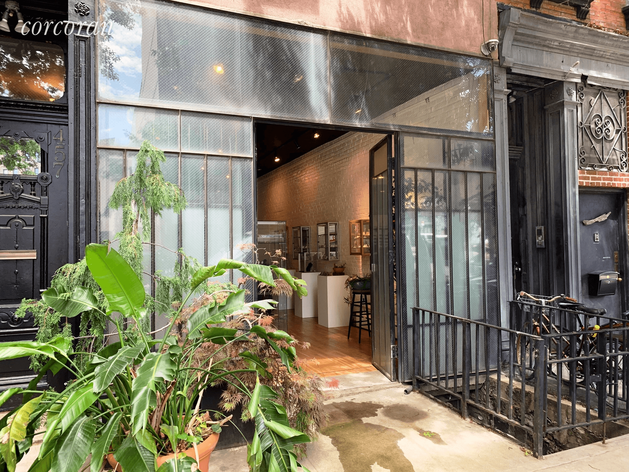 ACCEPTED OFFER ! ! ! Calling all Innovative Retailers and or Creative Office Seekers Rare Opportunity to lease a massive trophy ground floor space, approx.