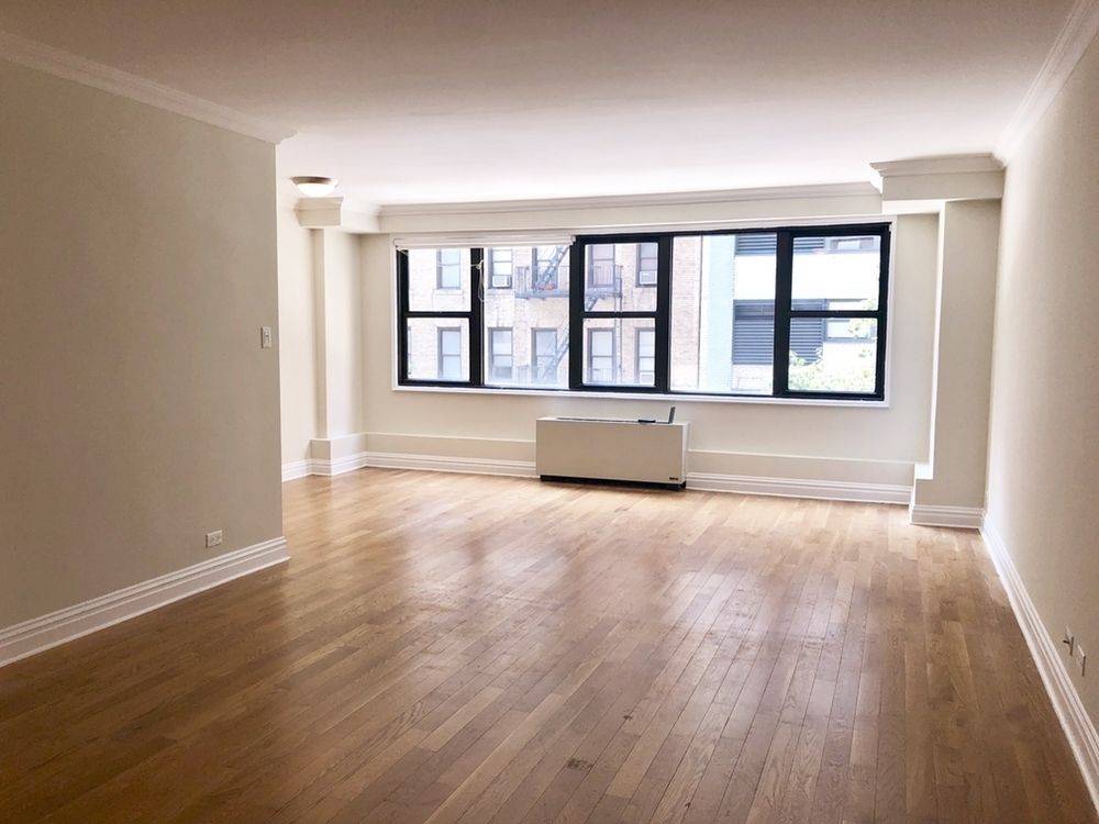 NO FEE! ONE-BEDROOM HOME WITH A SPACIOUS LIVING ROOM. A GREAT OPTION FOR FLEXING.