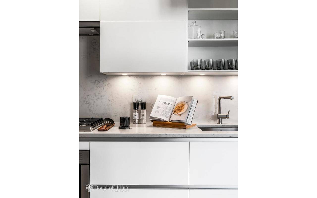 2 Bedroom 2 Bath Apartment (NO FEE)