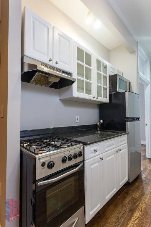 West Village: Large 2 Bedroom