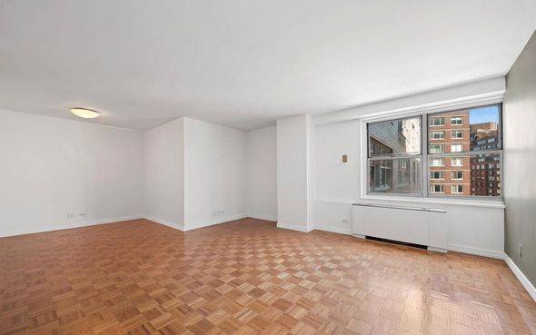 NO FEE! BRIGHT ONE BEDROOM WITH EASTERN VIEWS AND LOTS OF NATURAL LIGHT!