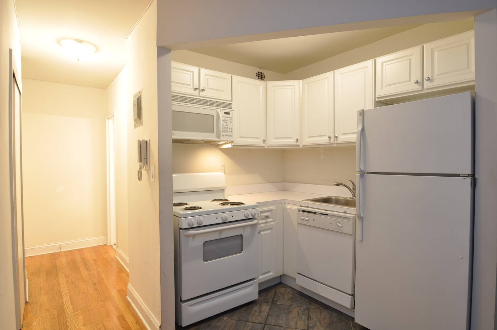 ***STRIKING GARDEN DUPLEX W/ 2 BA**E35th/2nd Ave**HURRY UP! Murray Hill-WILL GO FAST, DO NOT MISS!