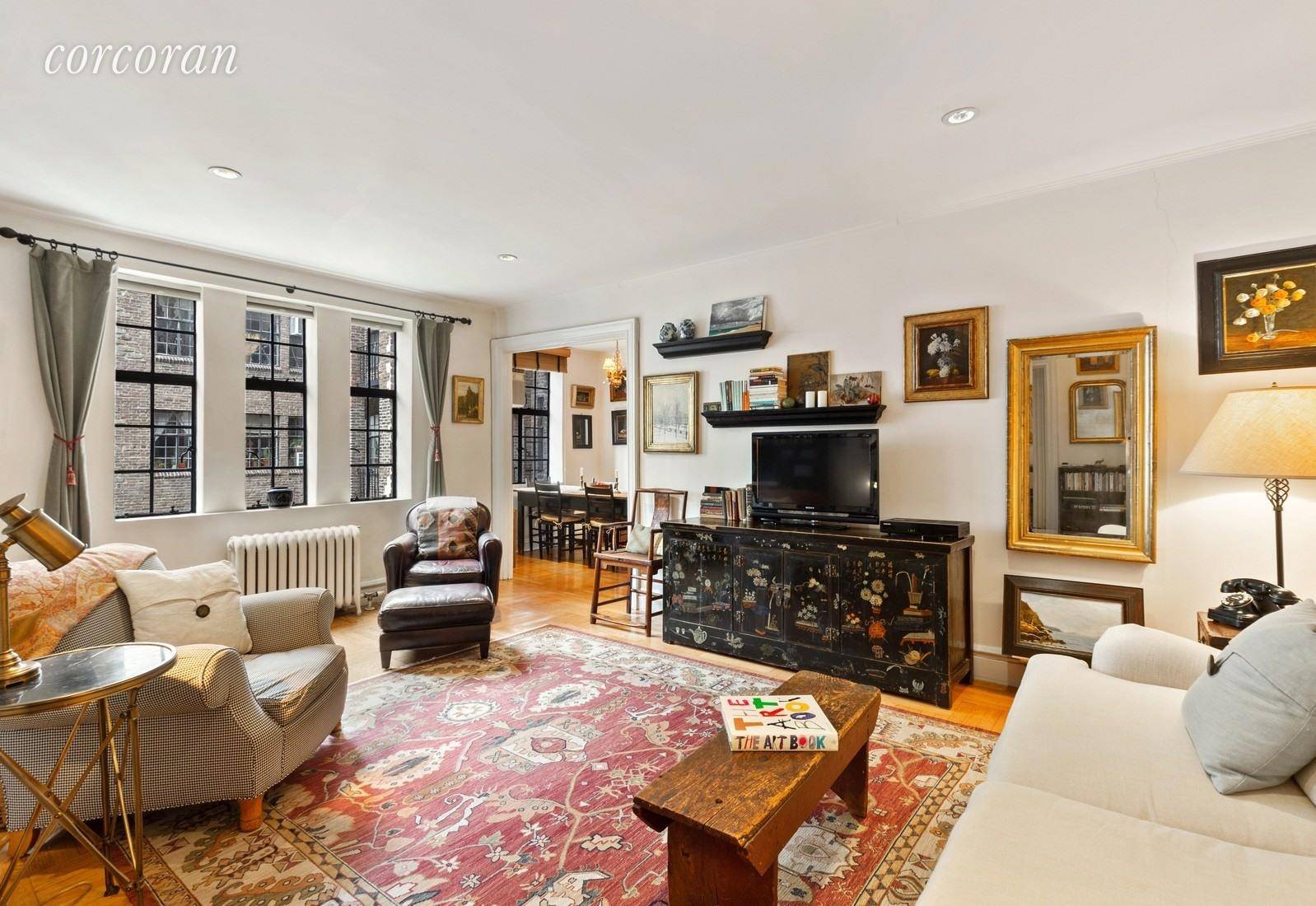 SOPHISTICATED ONE BEDROOM IN HUDSON VIEW GARDENS Sitting serenely above lush gardens and bathed in natural sunlight, this gracious home has an easy elegance and warmth that embraces you immediately ...