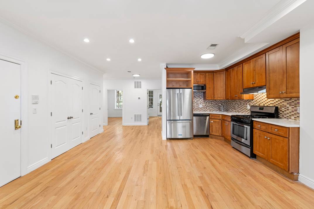 Massive Convertible 3 Bed  Duplex with Private Yard