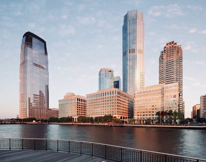 Luxury Living with Spectacular River View and Manhattan Skyline