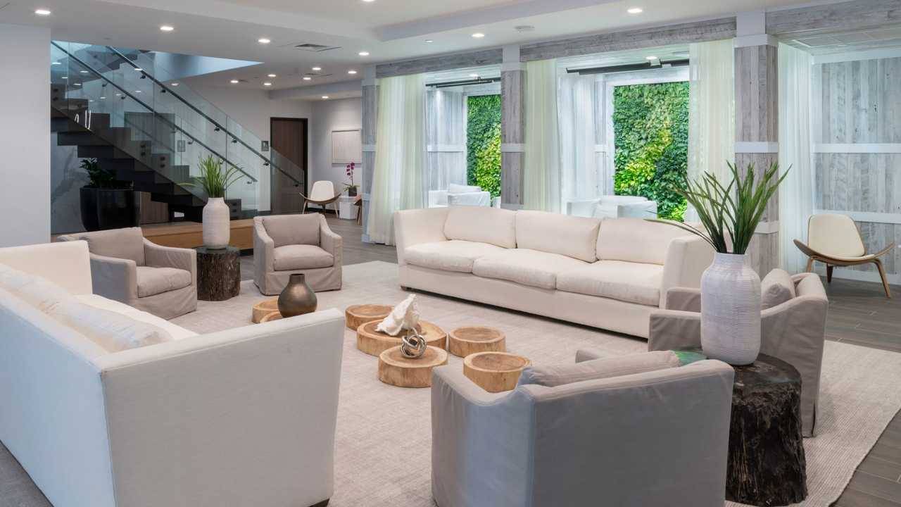 Ultimate Downtown Luxury Living!!!