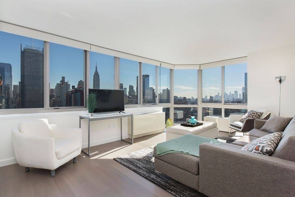Over-Sized 2 Bed w/ Walk in Closets in Hells Kitchen