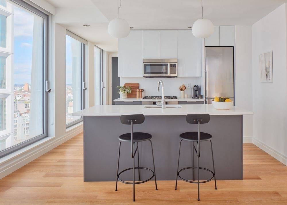 Beautiful One Bedroom**Floor to Ceiling Windows**Manhattan Views*Williamsburg