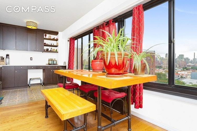 Live just 15 minutes from Manhattan in a huge 3BR 1.
