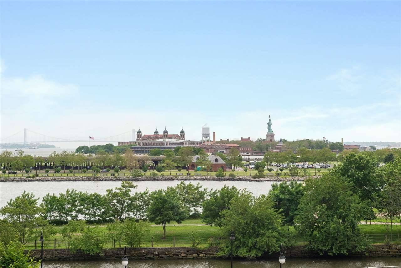 Bright 2 bedroom 2 bathroom Rental , Downtown Jersey City ~ Paulus Hook