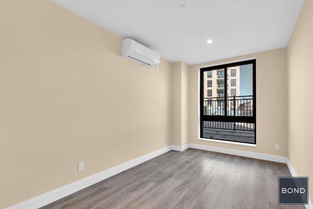 Elmhurst Plaza Condominiums, are located at the most convenient location in Elmhurst !