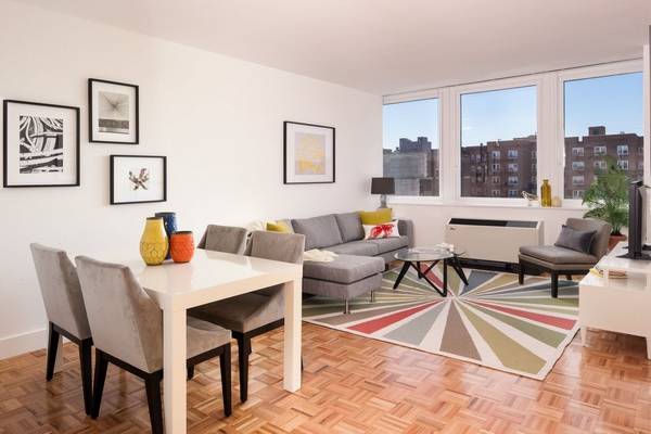 2 Bedroom 2 Bath in the Heart of Rego Park