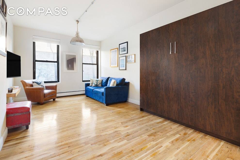 Charming, beautifully designed studio apartment in the heart of Park Slope !