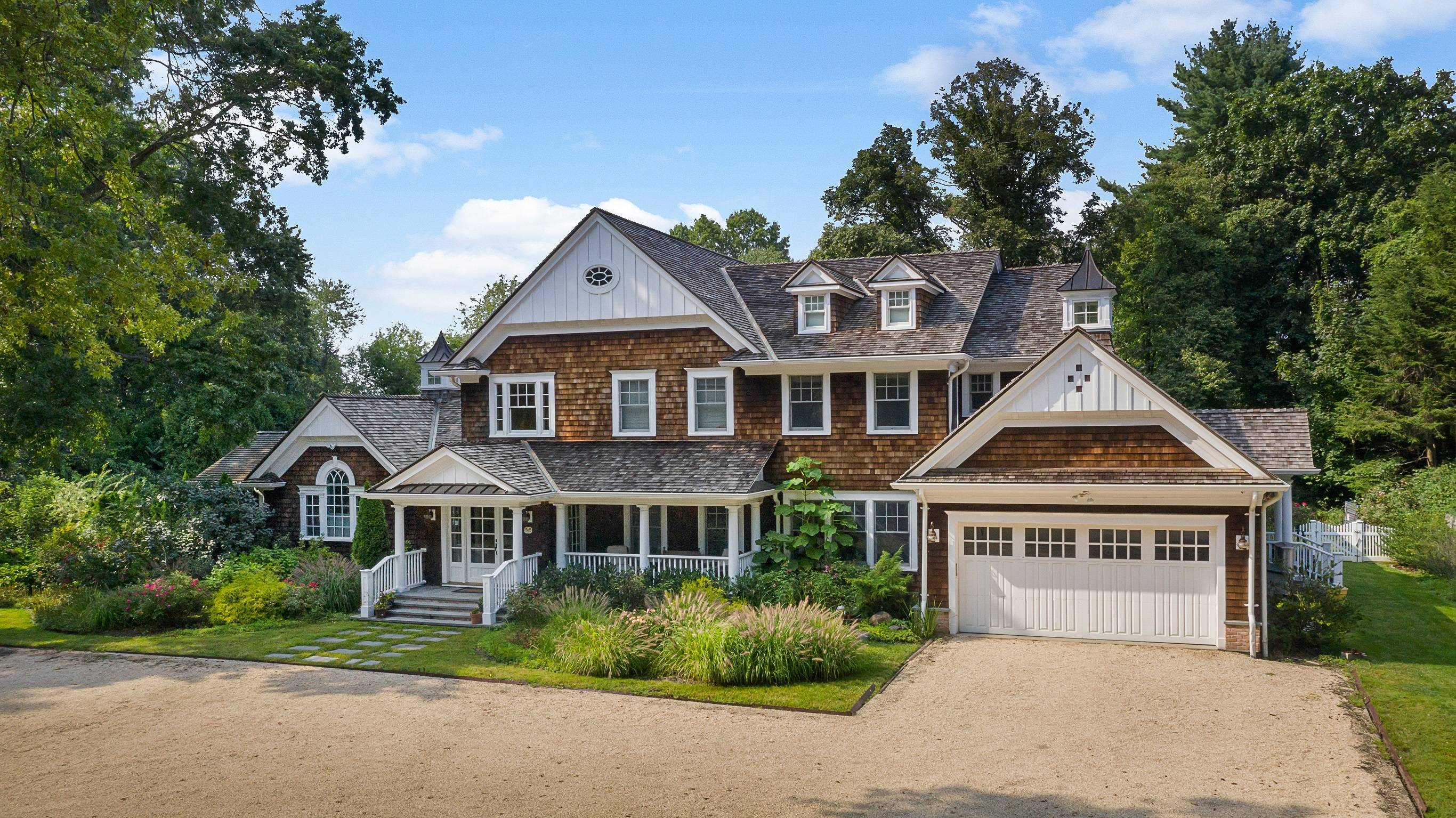 Basketball Lover & Entertainers Dream In Old Brookville!