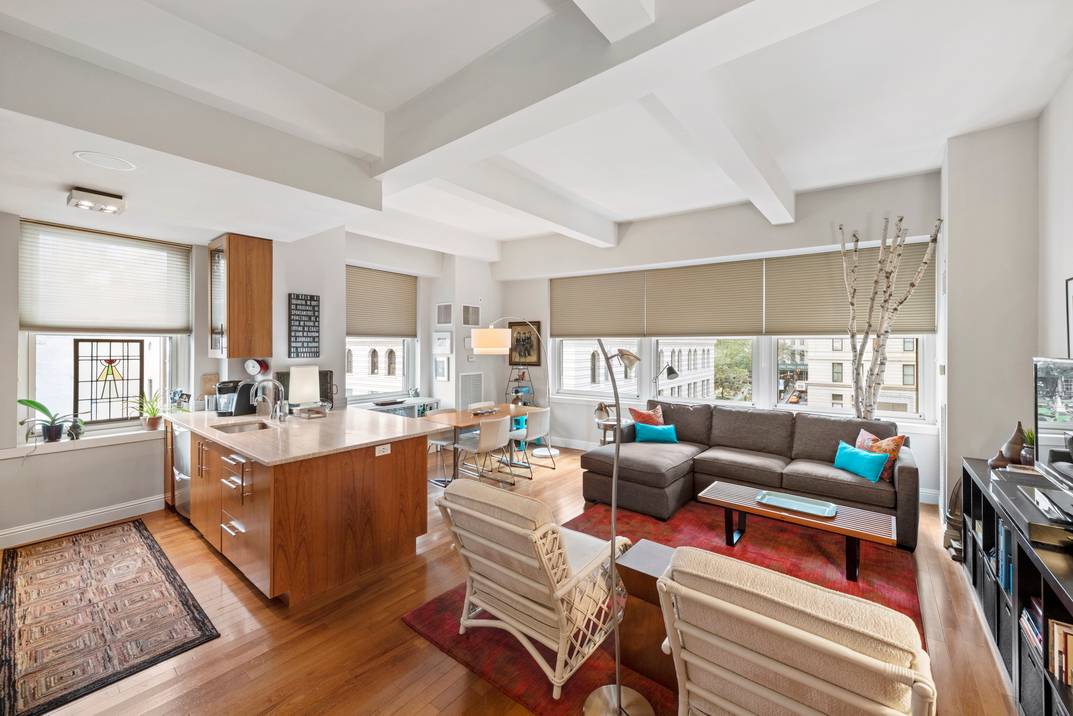 Bright True 2 Bedroom Corner Residence With Extensive Amenity Package Included!