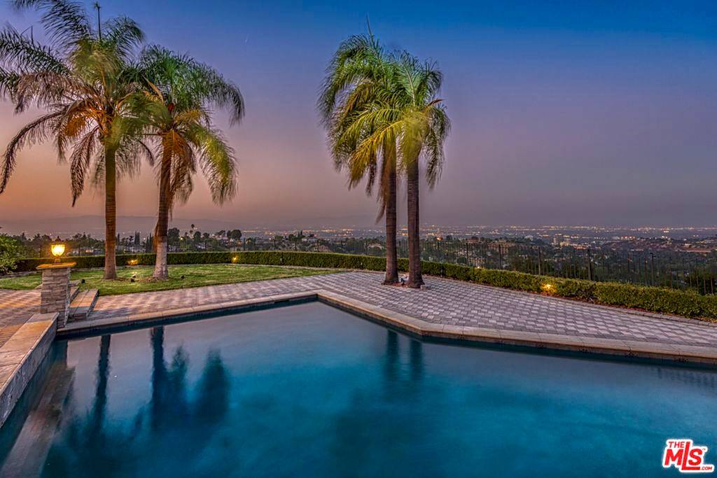 16401 Mulholland Dr, Los Angeles, CA, 90049