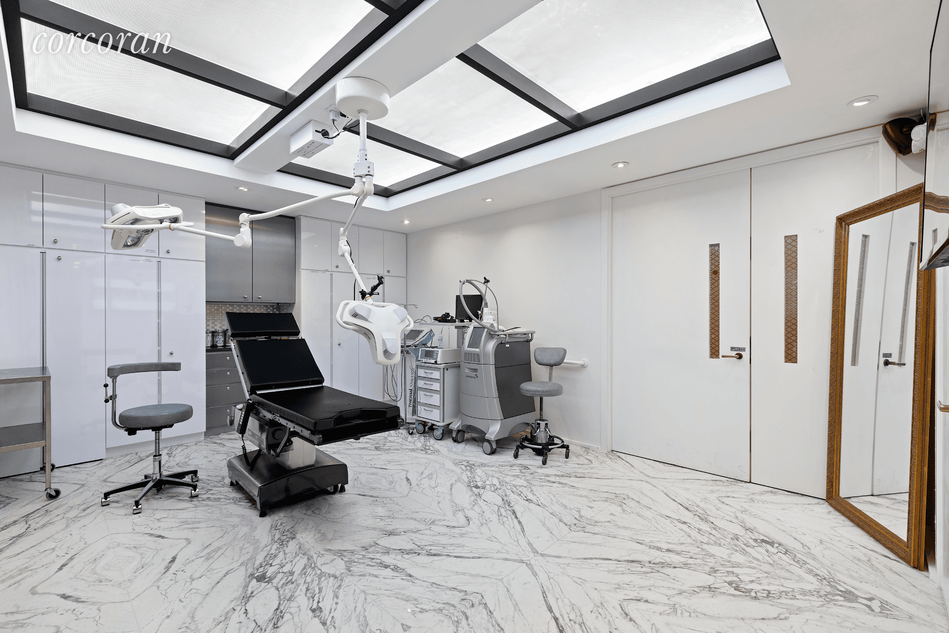 5 West 19th Street, 5 FL is a quintessential full floor New York loft for sale or lease in the Flatiron District.
