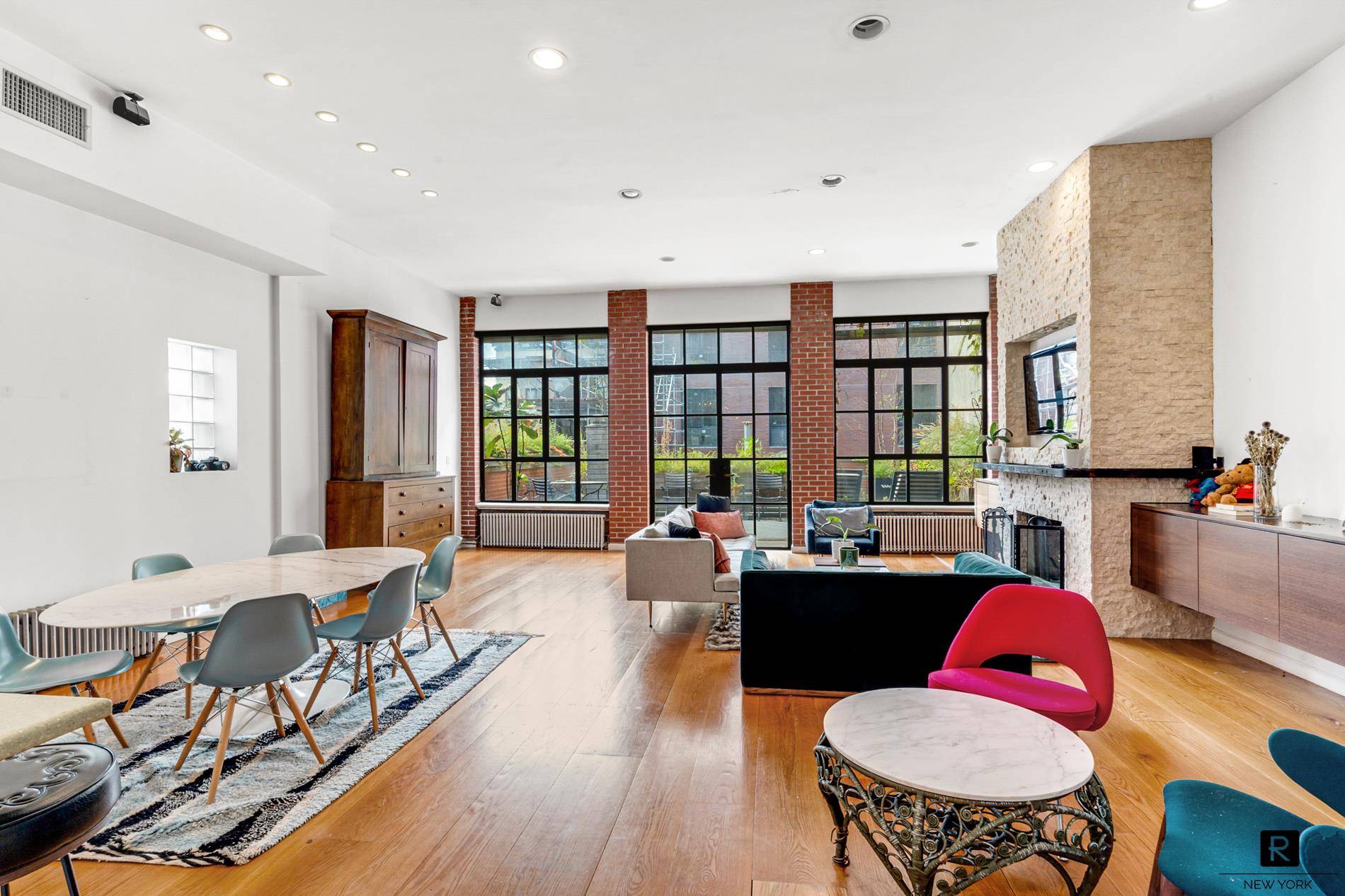 Absolutely stunning and extremely spacious 2 Bedroom 2 Bath loft apartment in the sky.