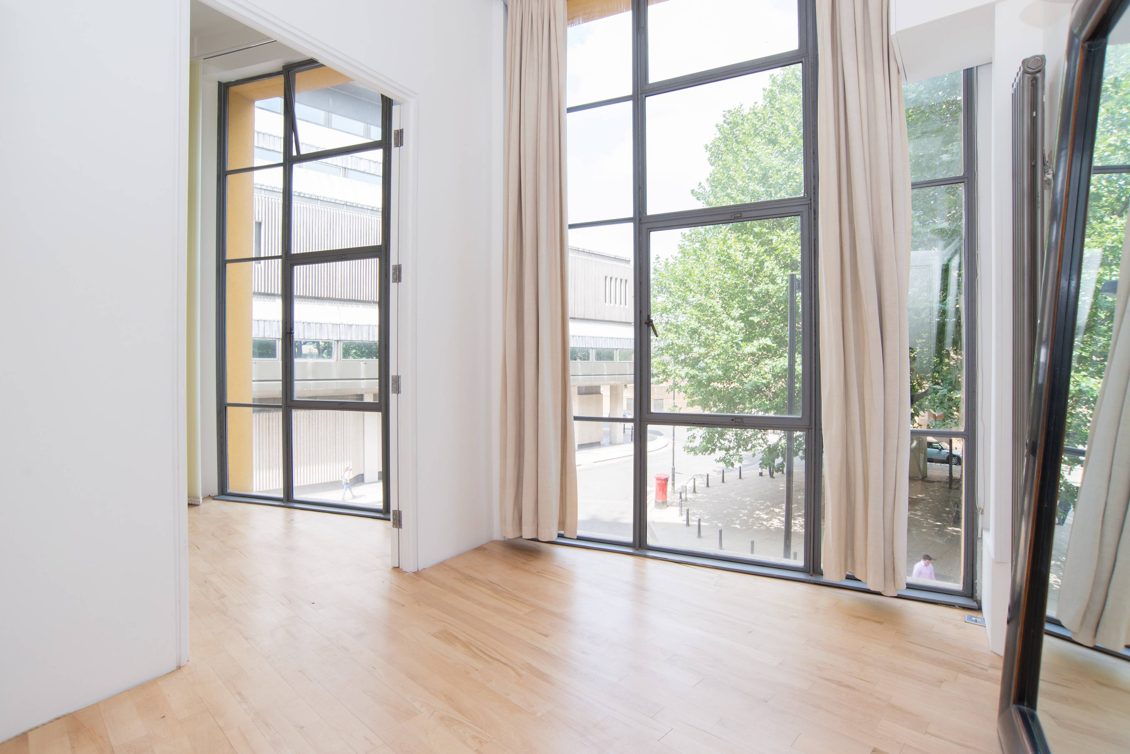 One Bed Bankside Lofts - Hopton Street, London, SE1