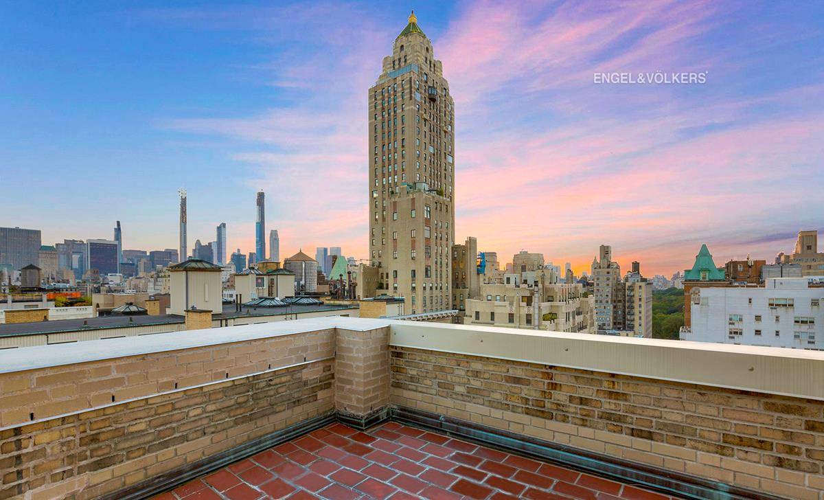 Rare Full Floor Penthouse with wrap terrace and iconic city and park views.