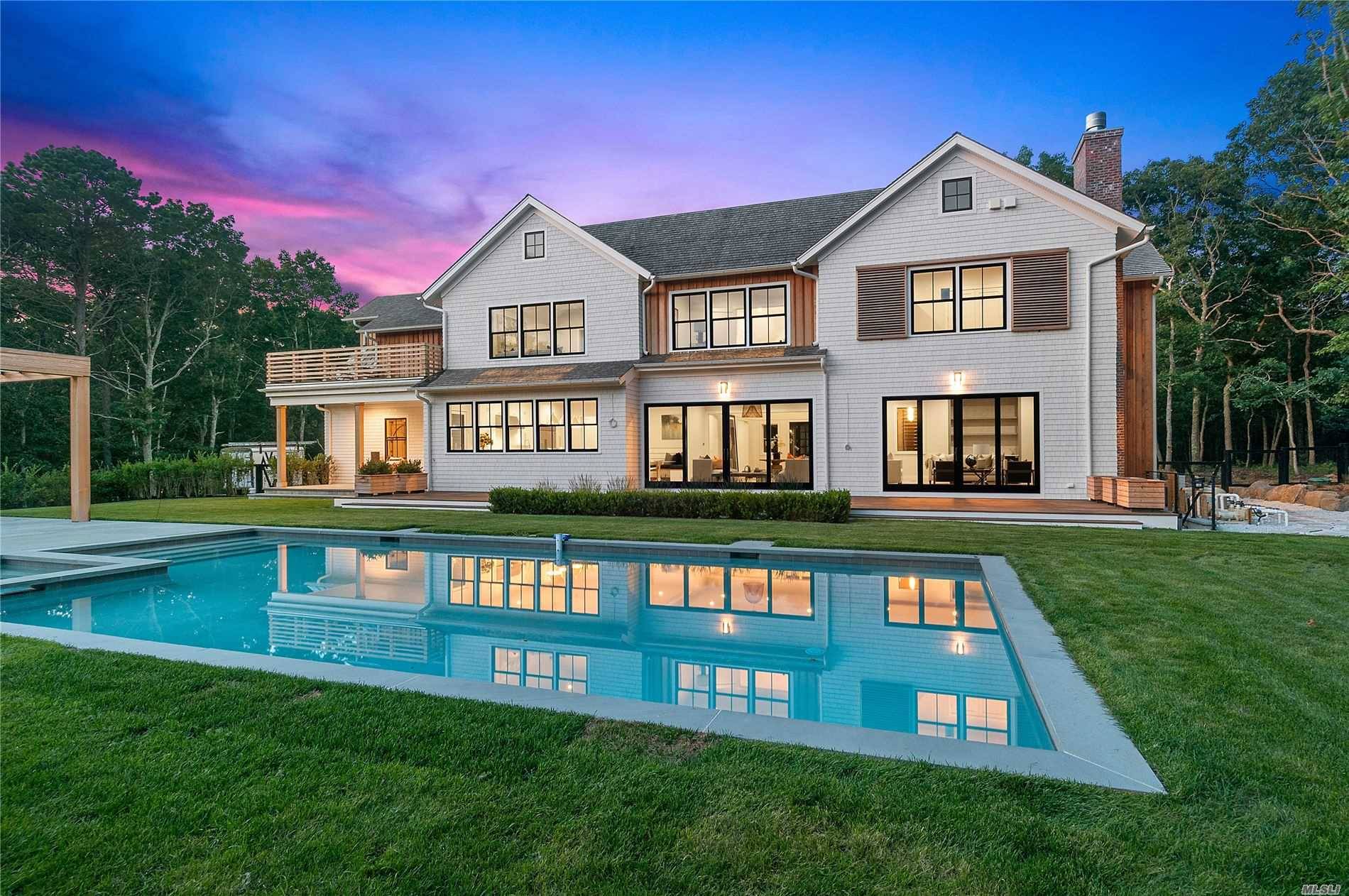 Dreaming of a luxurious home filled with modern comforts, stylish touches and a fine attention to detail ?