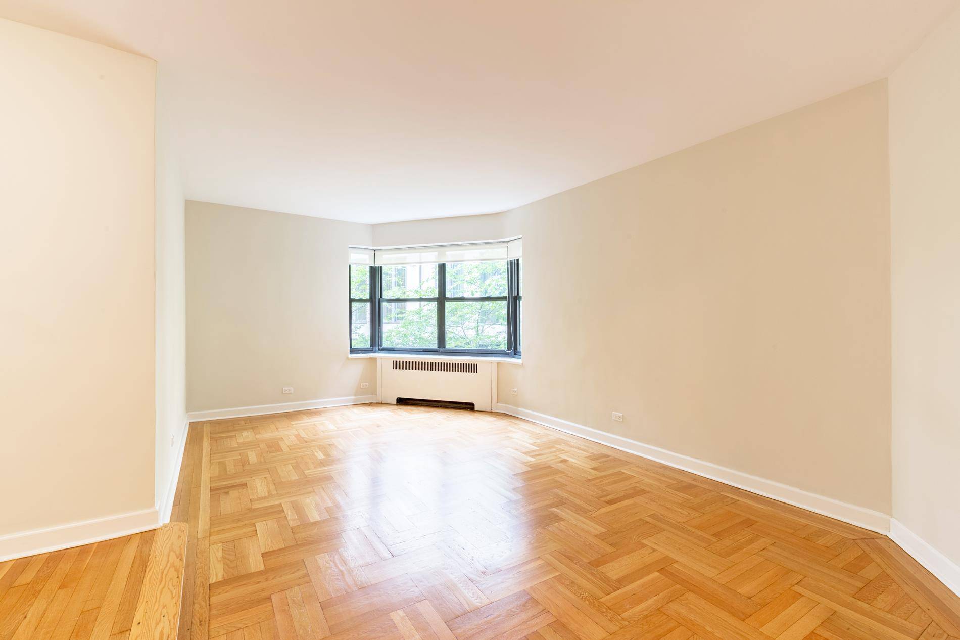 No Fee Bright Greenwich Village One Bedroom