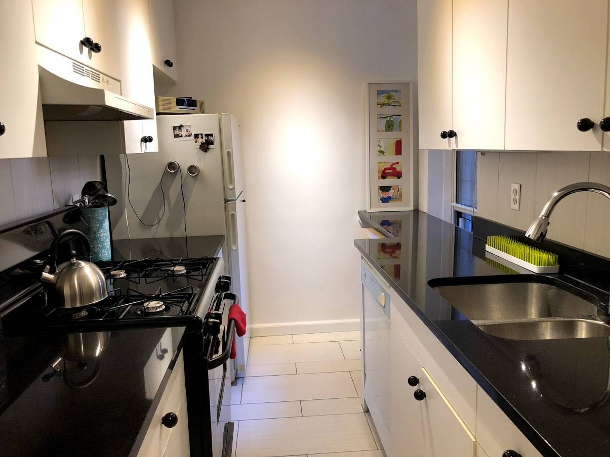 840SF Large one bedroom with renovated  kitchen in the heart of Forest Hill