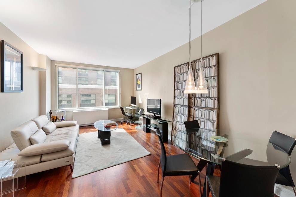 Mint South facing one bed with diagonal River views