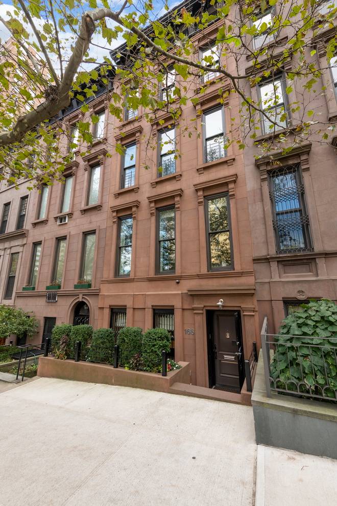 Perfect Family Townhouse in Carnegie Hill