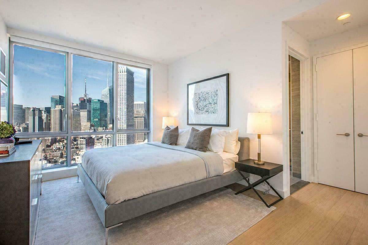 Immaculate Spacious Corner 2Bed/2Bath featuring Floor to Ceiling Windows, Washer/Dryer Hook-Up, and Stainless Steel Appliances - No Fee!