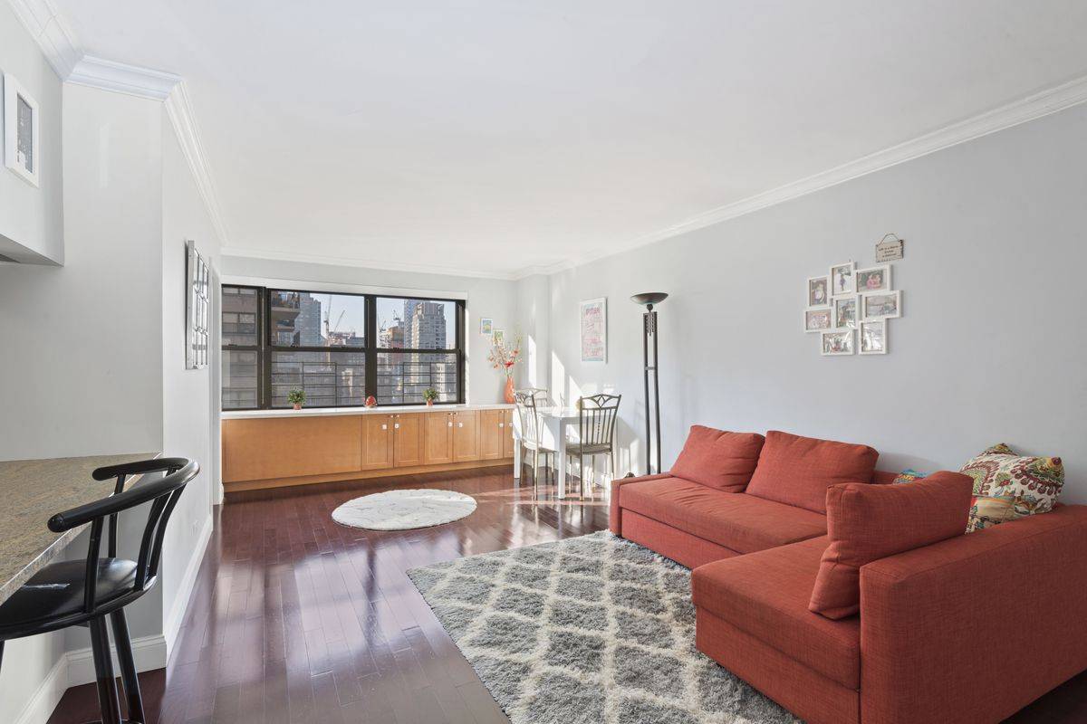 Beautifully Renovated, Sunny UWS 2 Bedroom