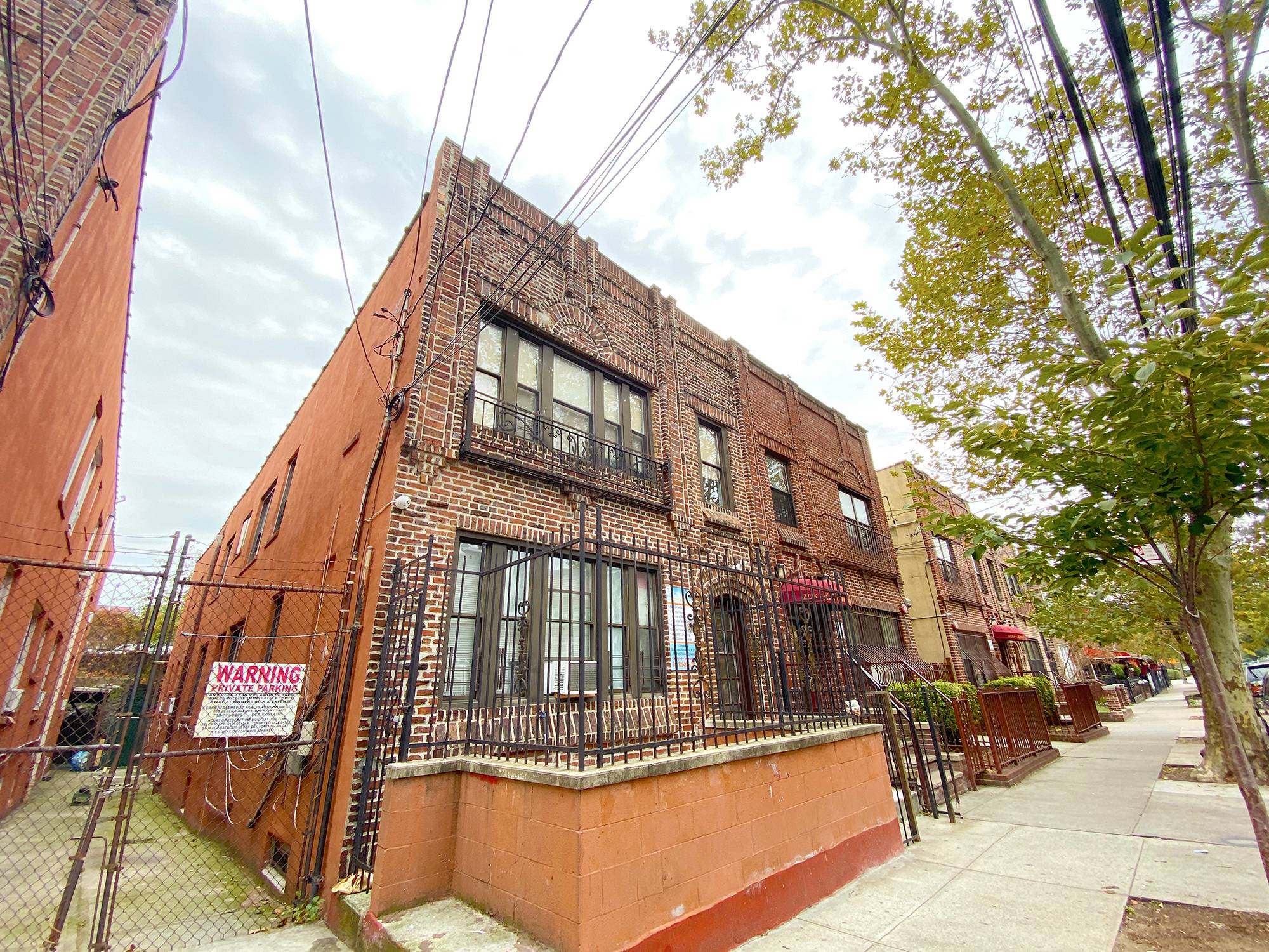 4 Family Brick House in Soundview