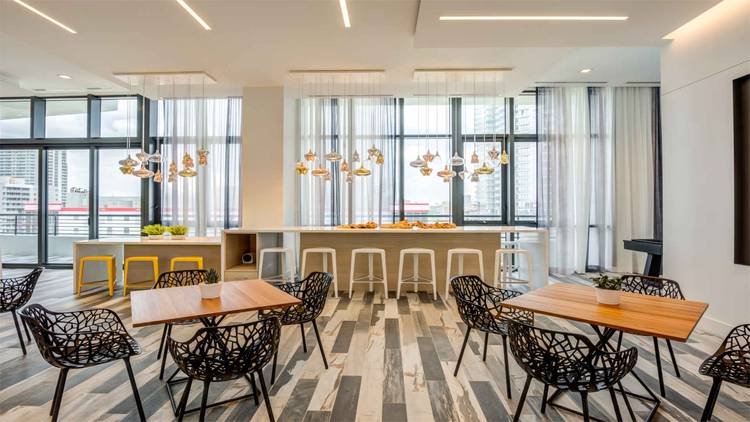 Luxury Building in Downtown Miami