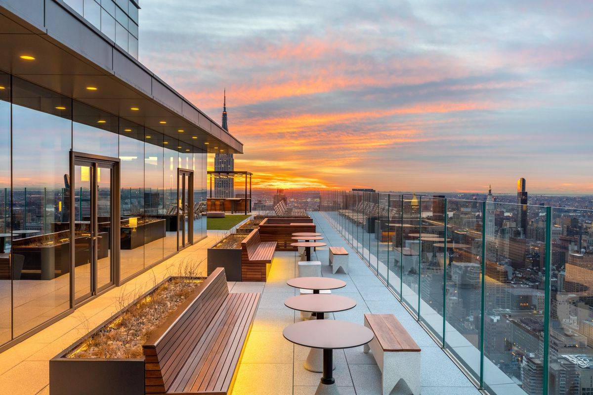Spectacular view, Super Spacious and High Ceiling corner 1BR for Rent in Husdon Yards!