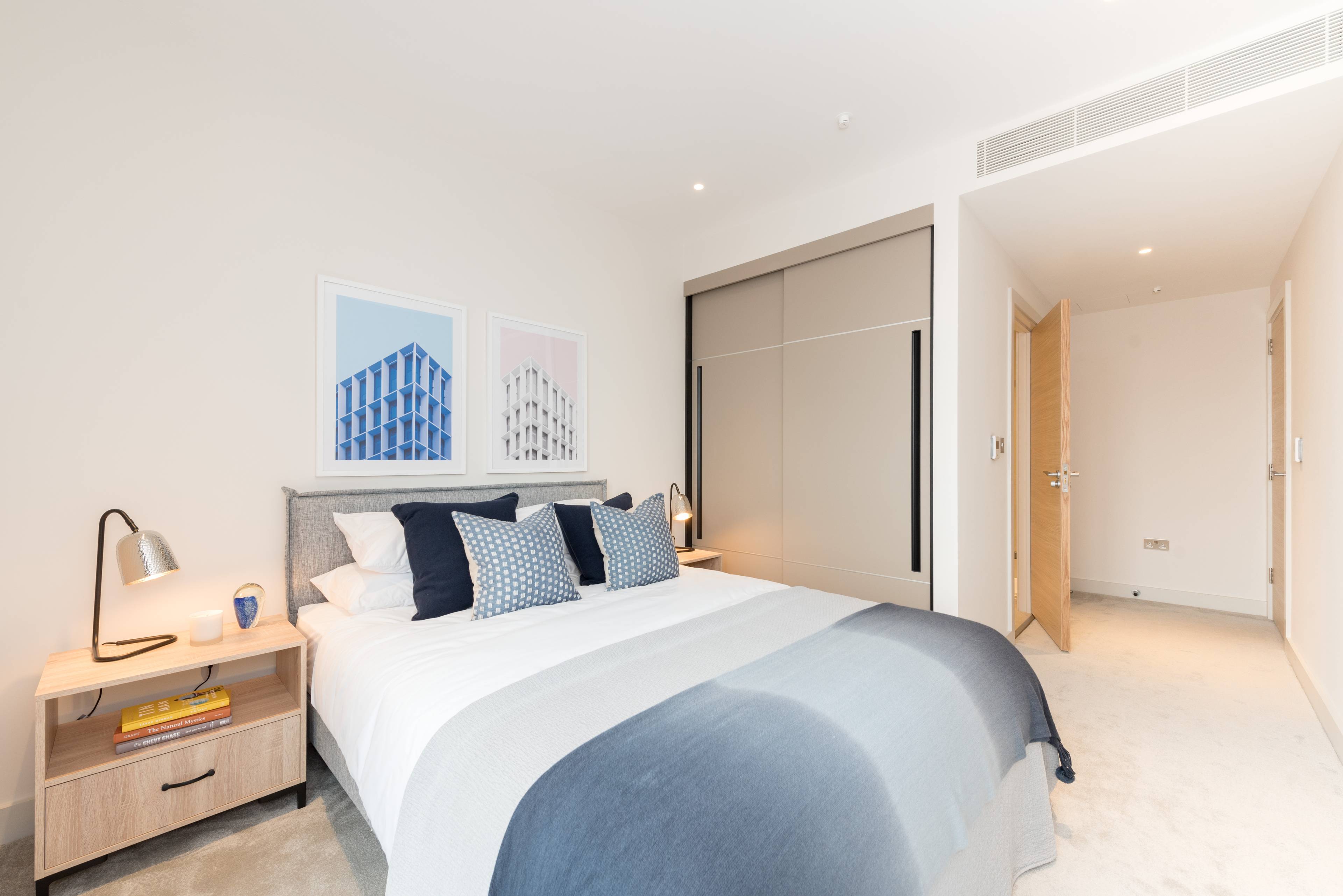 Luxury two bedroom apartment - Sutherland Street SW1