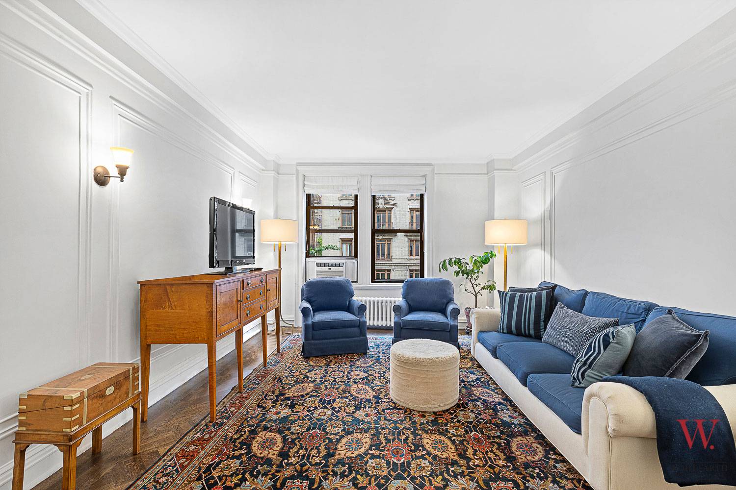 Take a look at this reimagined classic five room apartment in a great Upper West Side location.