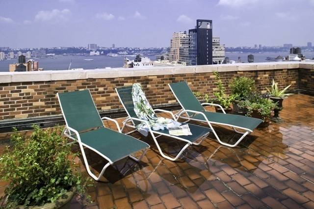 LIGHT FILLED 2100 3BR/2BA PENTHOUSE WRAP AROUND TERRACE WBFP PRIME CHELSEA