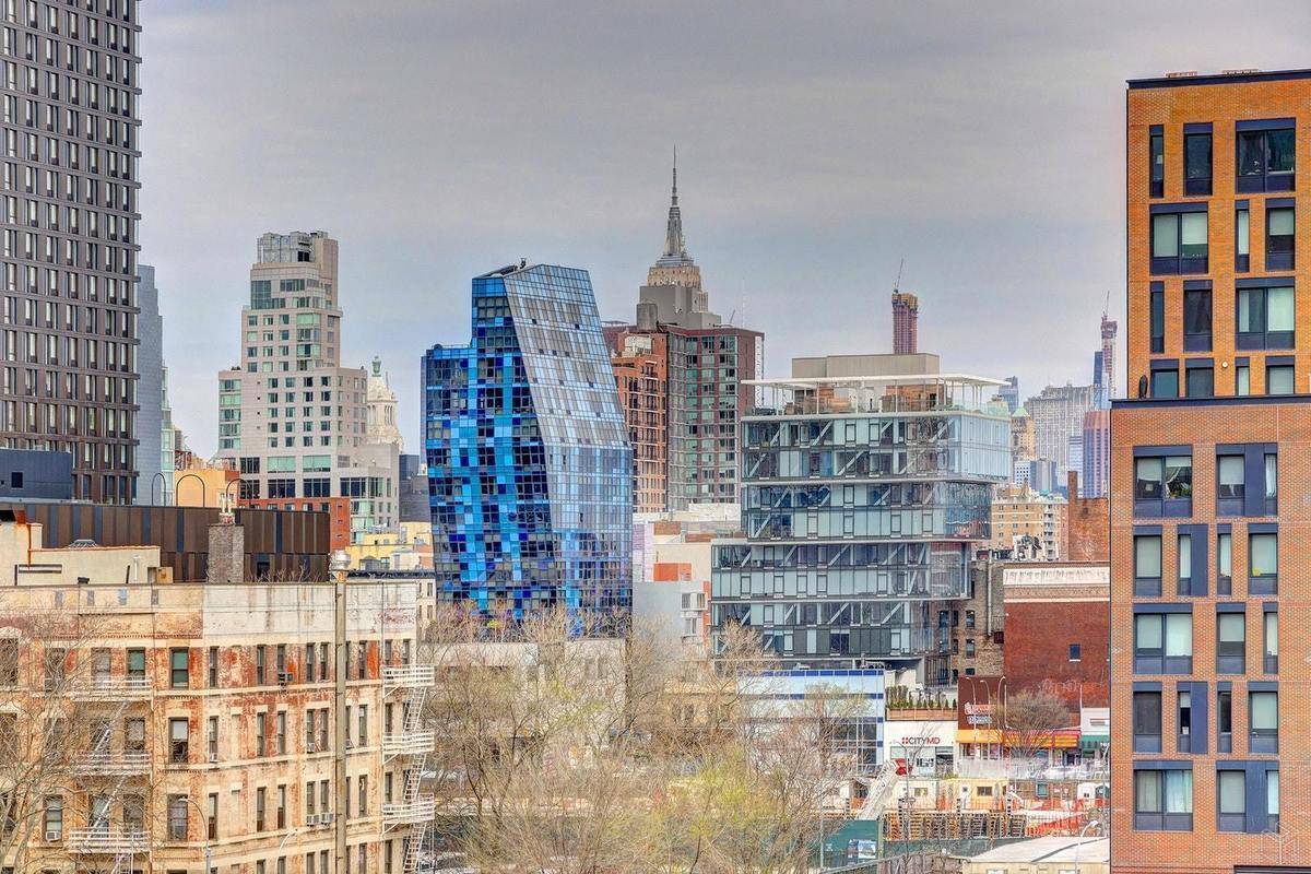 Sun Filled 2BR/Balcony in Seward Park