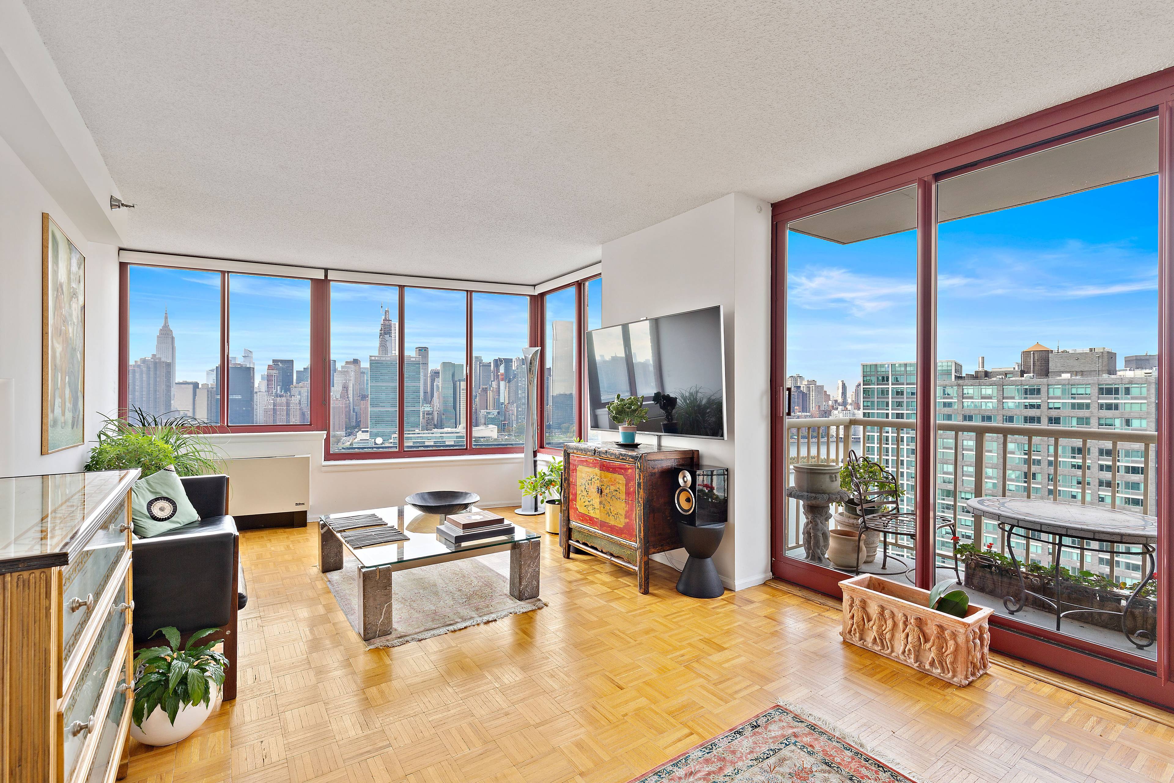 Convertible 3 Bedroom on LIC Water Front