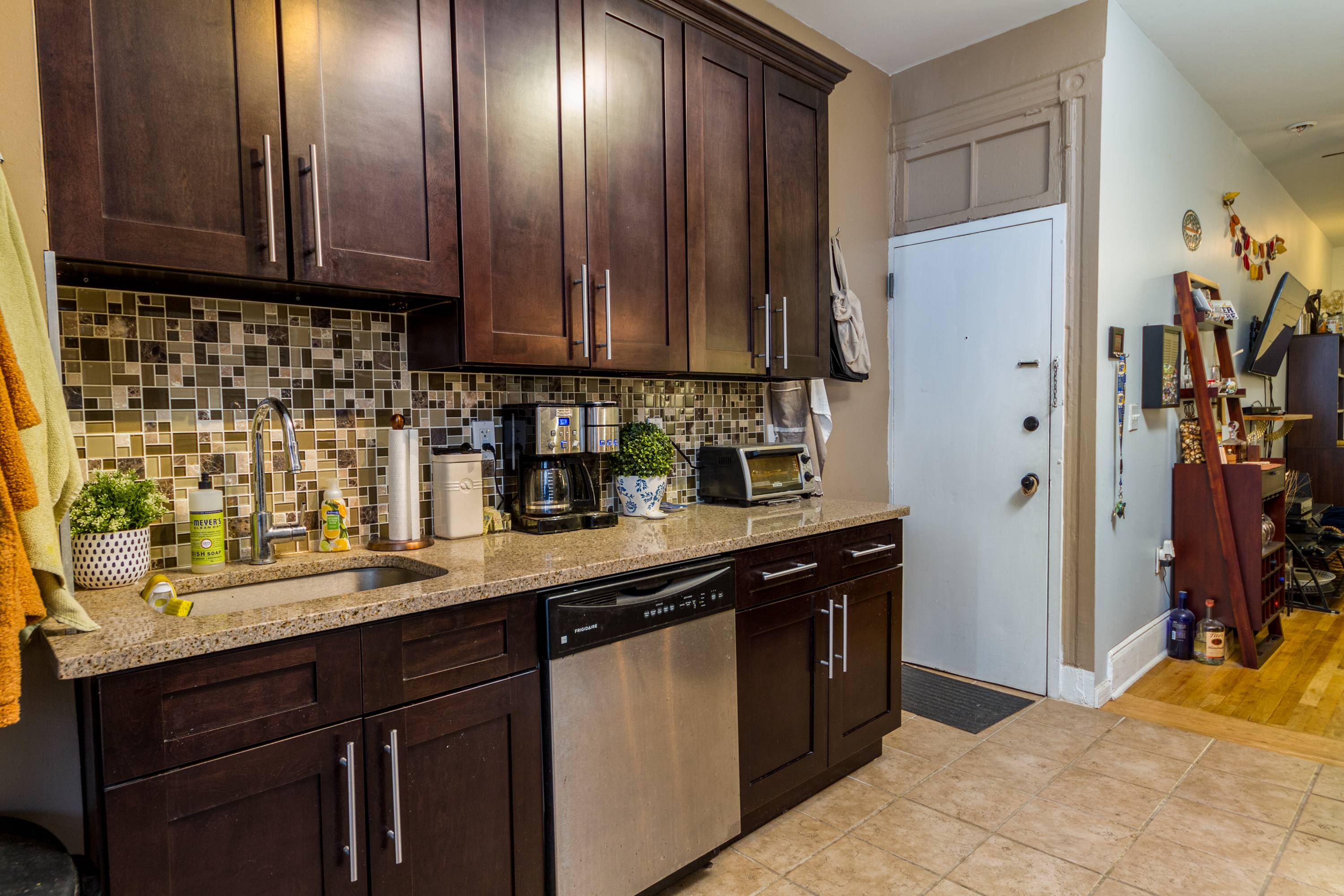 Downtown Hoboken 1 bd / 1 ba, 12 minute walk to PATH