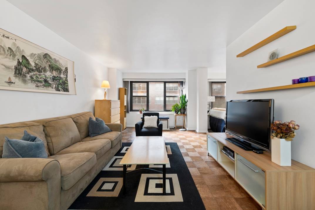 Spacious Alcove Studio/ 1 Bedroom For Sale